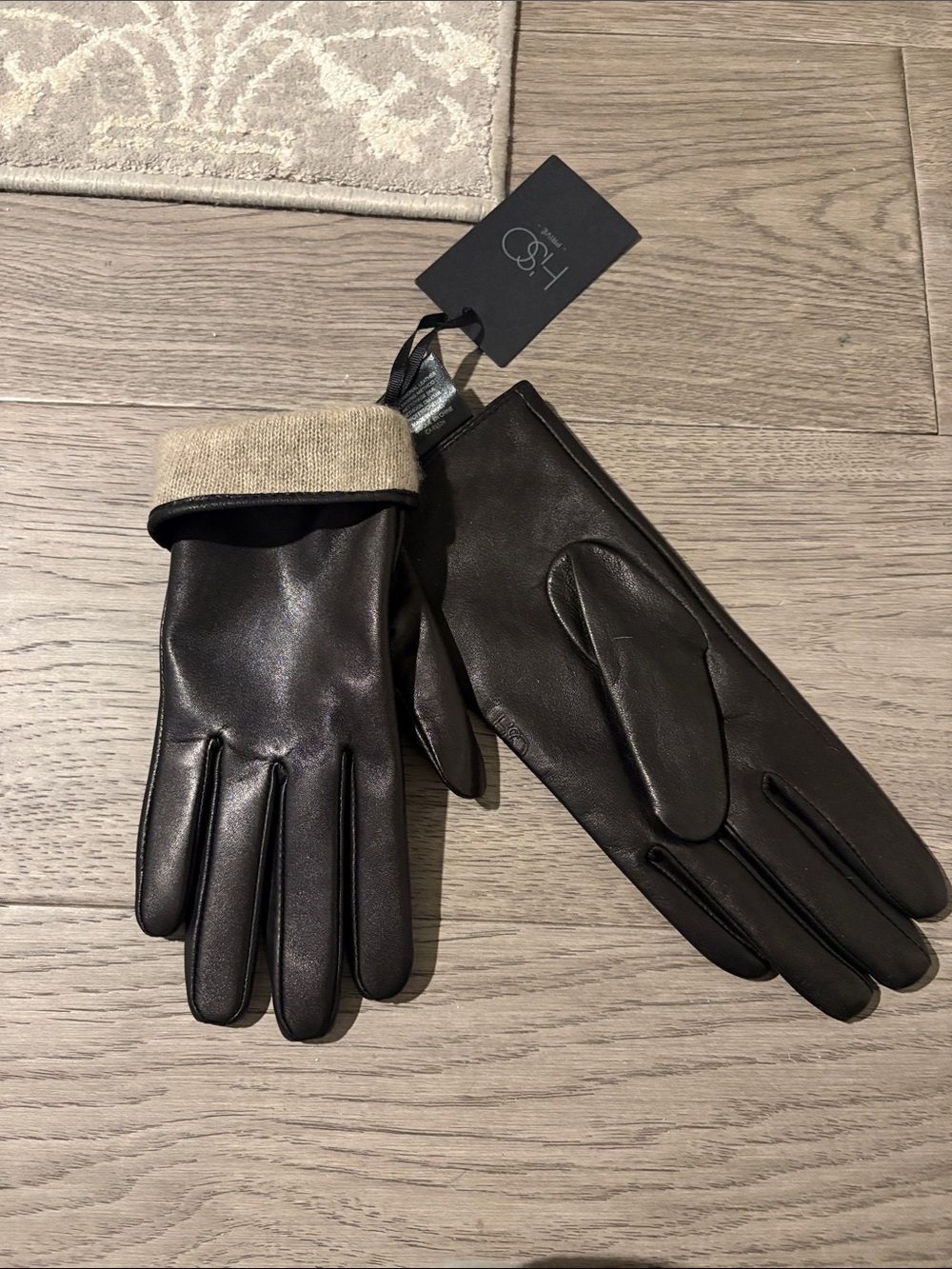 HiSO lamb leather and cashmere lined gloves